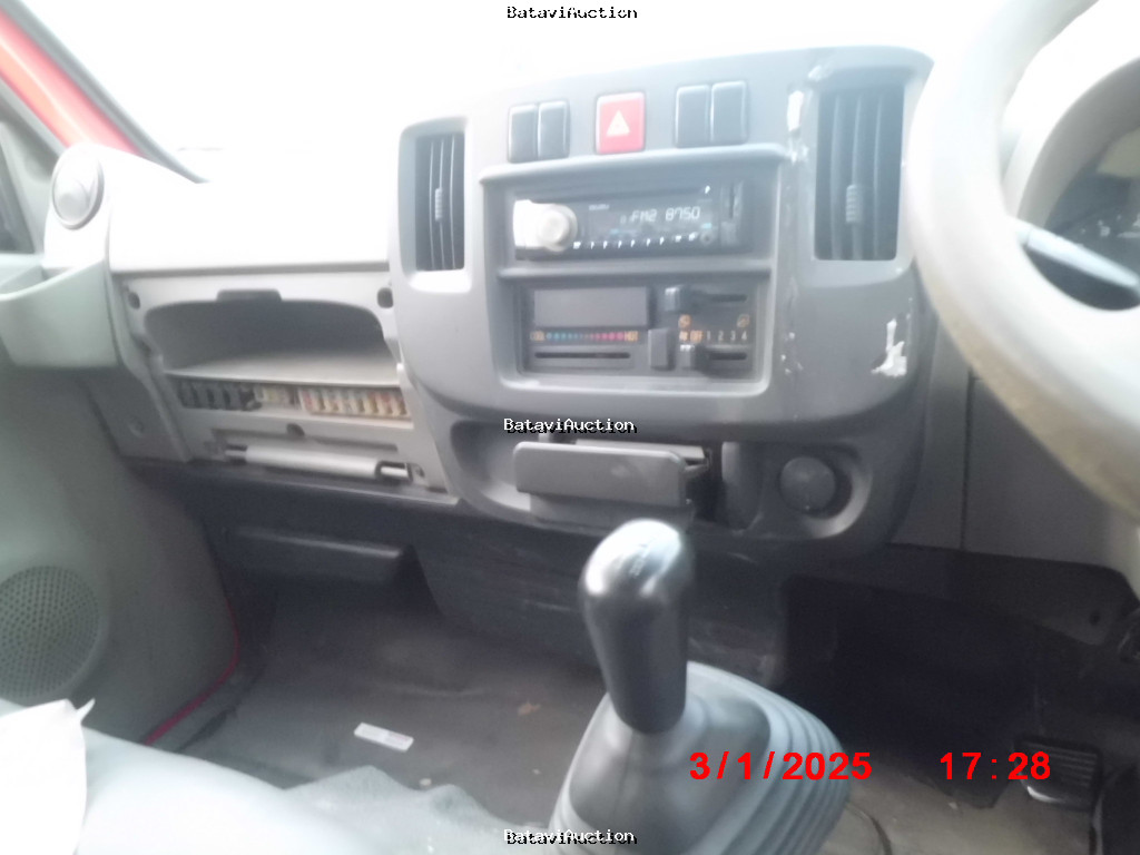 L 8915 AC