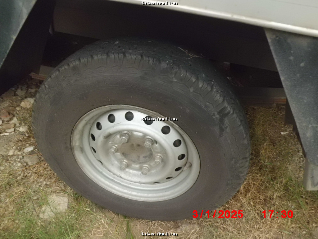 L 8915 AC