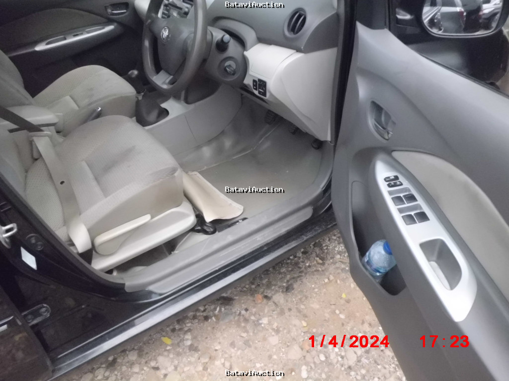 B 1587 PAD
